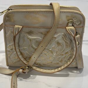 Patricia Nash Elegant Cream and Gold Shoulder Bag